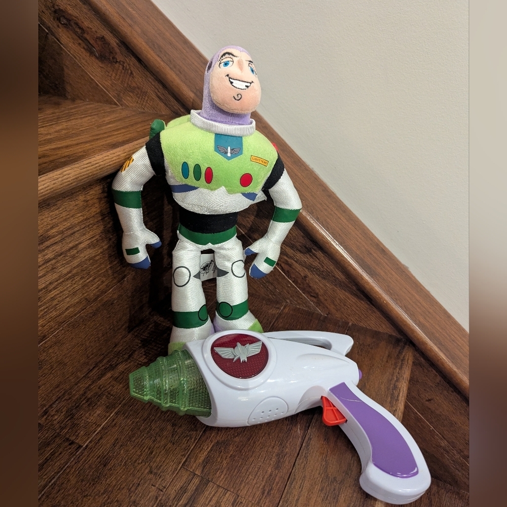 Disney Store 9” Buzz Lightyear Plush Space Ranger Infinity Blaster Toy Like New